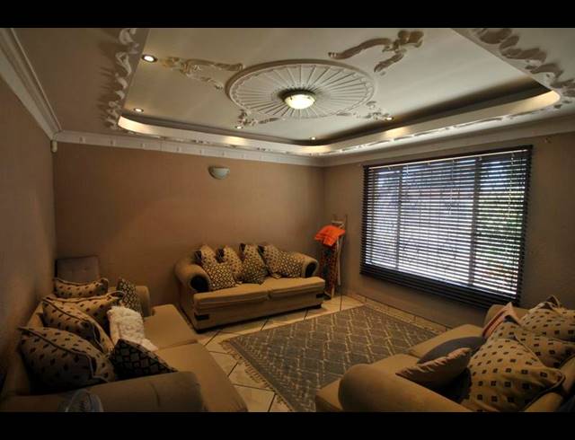 4 BEDROOM HOUSE FOR SALE IN GROENEWEIDE